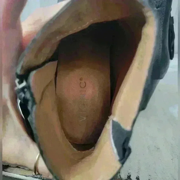 Vionic black booties with frindge zipper pull. - Picture 8 of 15